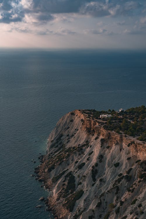 Waarom investeren in een luxe villa op Ibiza een goed idee is
